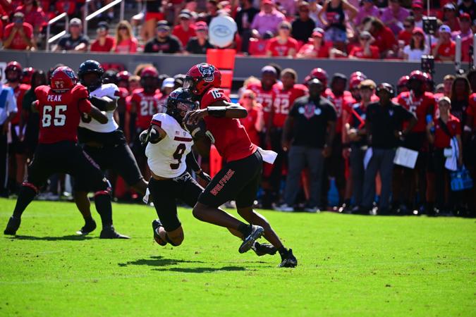 How to analyze the player stats of Niu football vs NC State Wolfpack football match？