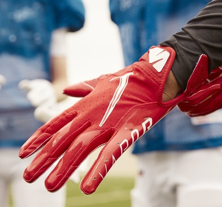 How to choose football gloves? Tips for great gloves selection