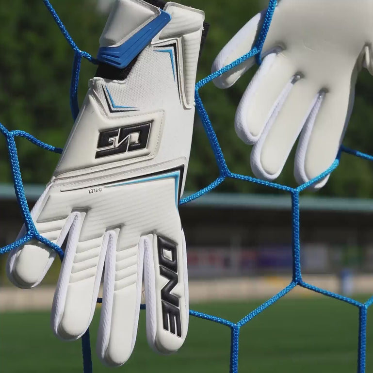 Where to buy the best football goalkeeper gloves? Top stores compared!